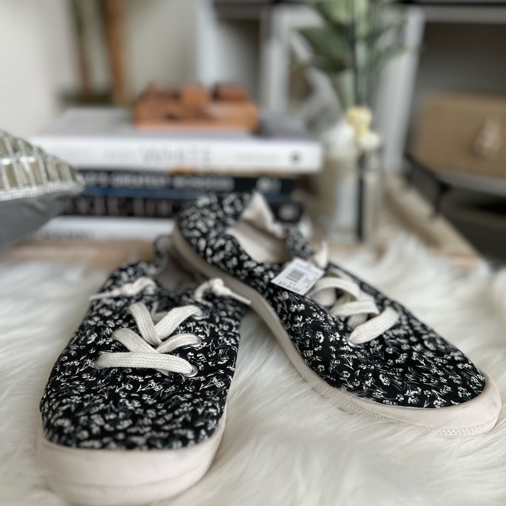 TORRID Riley Ruched Sneaker WW~NWT - Picture 2 of 13